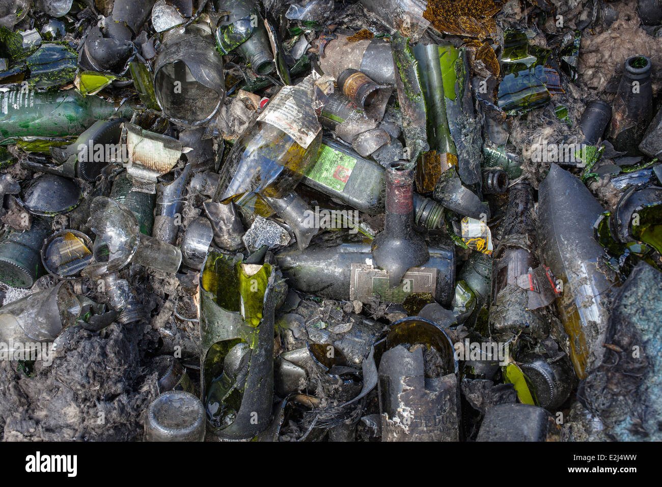 Zerbrochenes Glasflaschen in einem Heap, full-frame Stockfoto