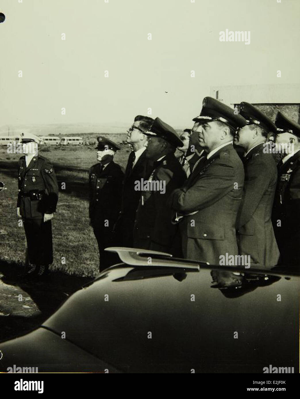 Dieses Foto zeigt die Fort Worth Division von Convair/General Dynamics und zeigt das Werk und sein Personal. Die Division war ein wichtiger Akteur in der Produktion von Militärflugzeugen, insbesondere in den 1950er und 1960er Jahren, und trug maßgeblich zu den Verteidigungsbemühungen der USA bei. Stockfoto