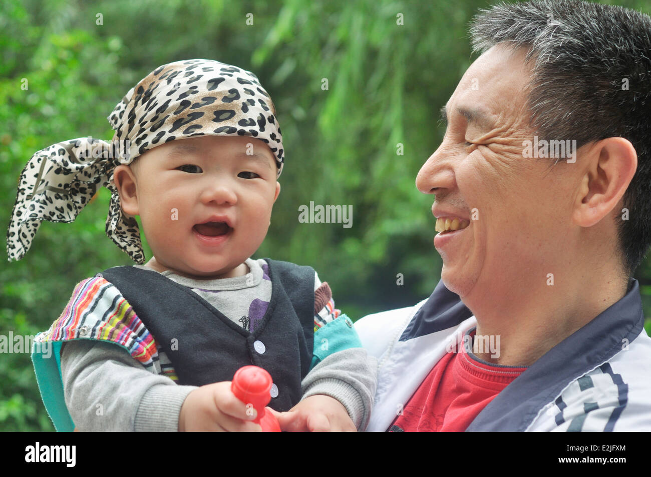 asiatischen Großvater und Enkel Stockfoto