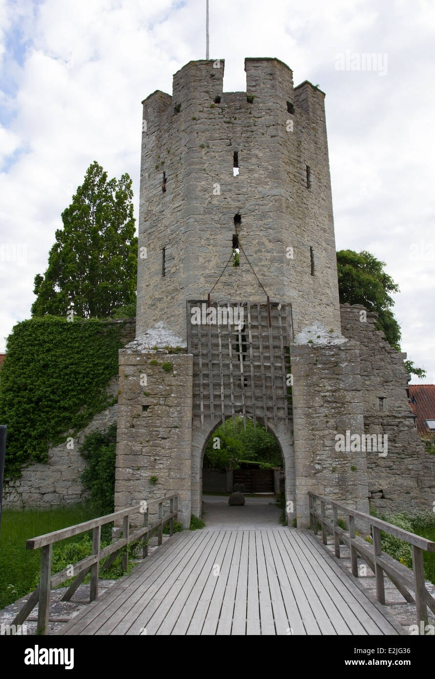 Detail eines Turms in die Steinwand, die rund um die mittelalterliche Stadt Visby auf der Insel Gotland, Schweden Stockfoto