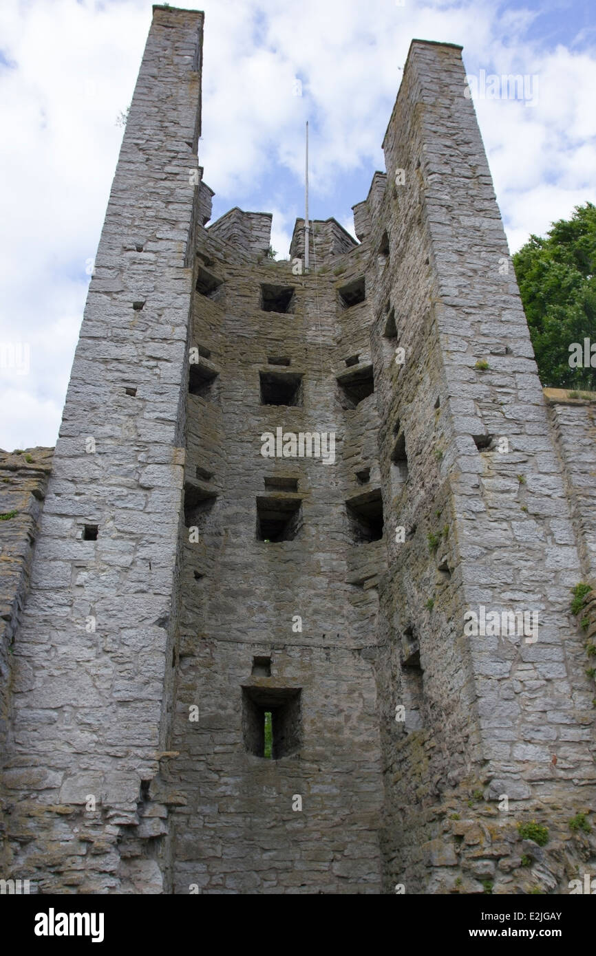 Detail eines Turms in die Steinwand, die rund um die mittelalterliche Stadt Visby auf der Insel Gotland, Schweden Stockfoto