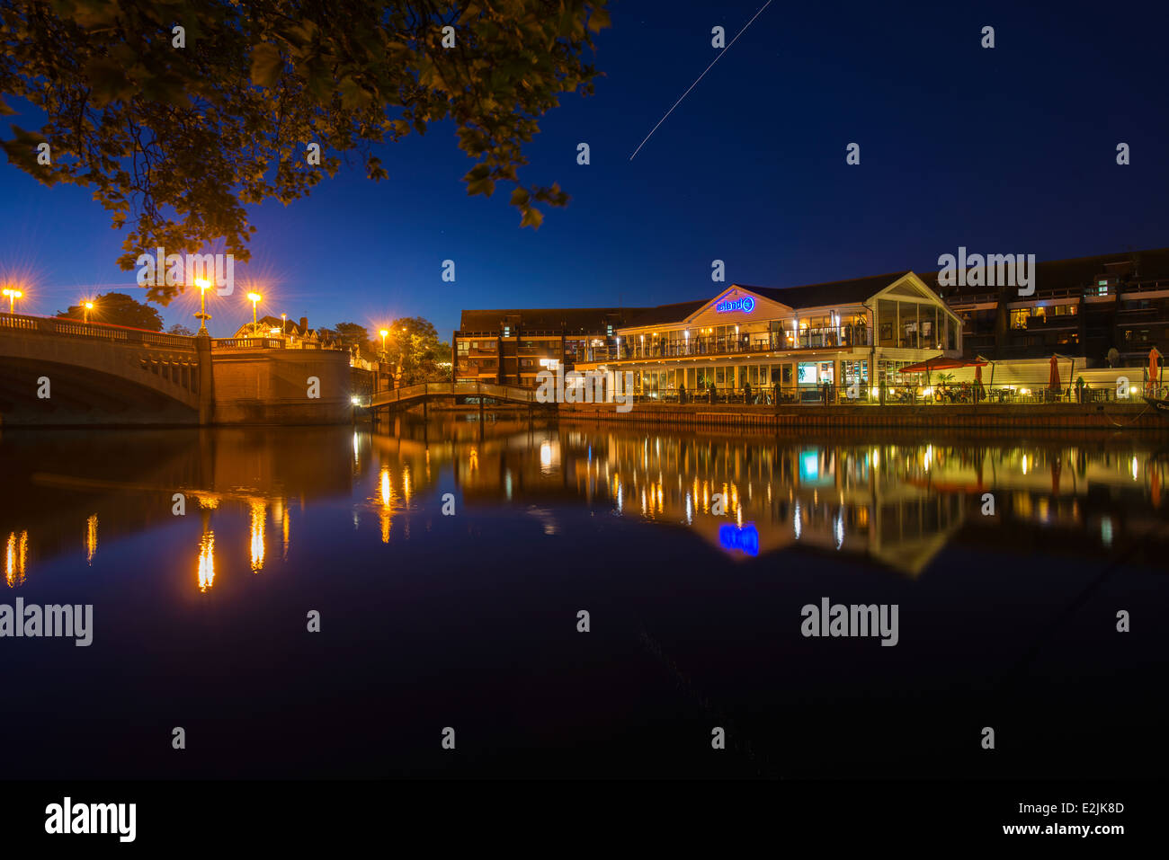 Nachtaufnahme bei Lesung Brücke Stockfoto