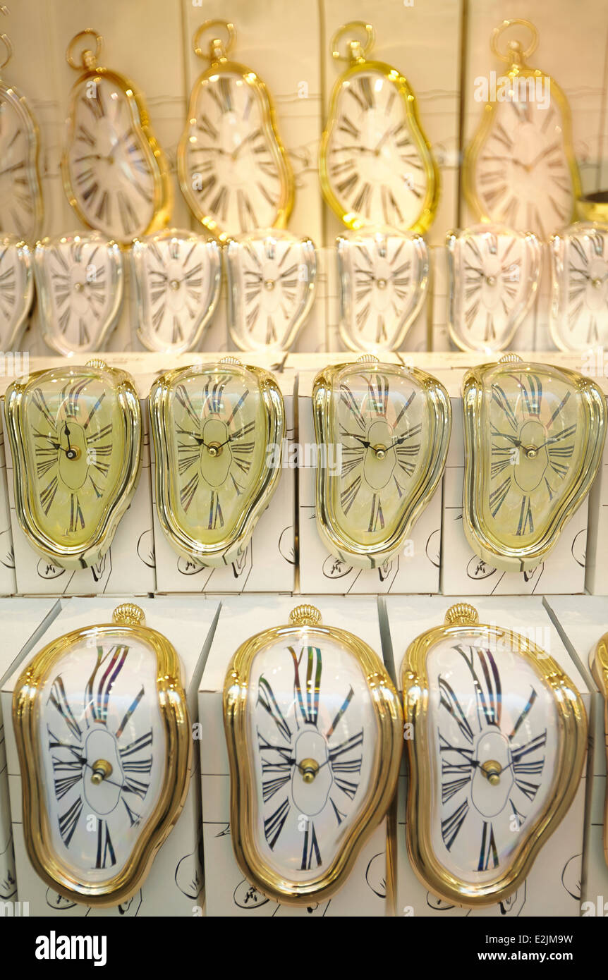 Dali melting watches on a souvenir shop window. Barcelona. Spain Stockfoto