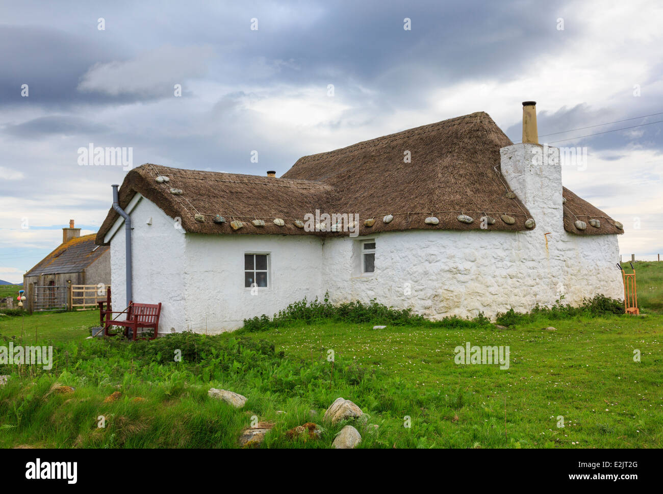 Jugendherberge in alten strohgedeckten blackhouse Cottage mit weiß getünchten Wänden. Howmore South Uist Äußere Hebriden Western Isles Schottland Großbritannien Großbritannien Stockfoto
