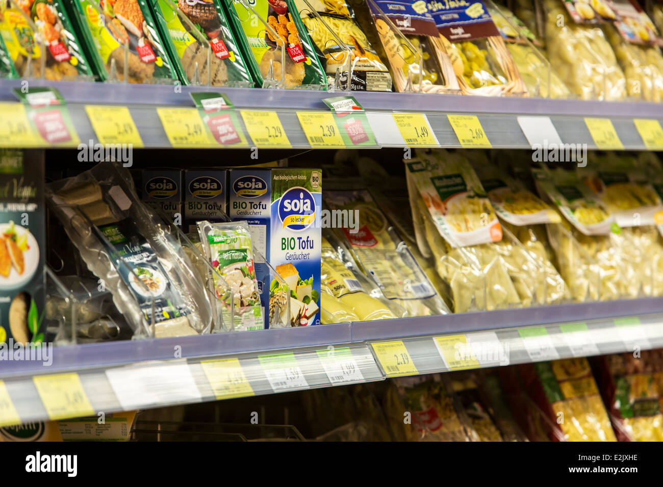 Tofu In A Supermarket Stockfotos Und Bilder Kaufen Alamy
