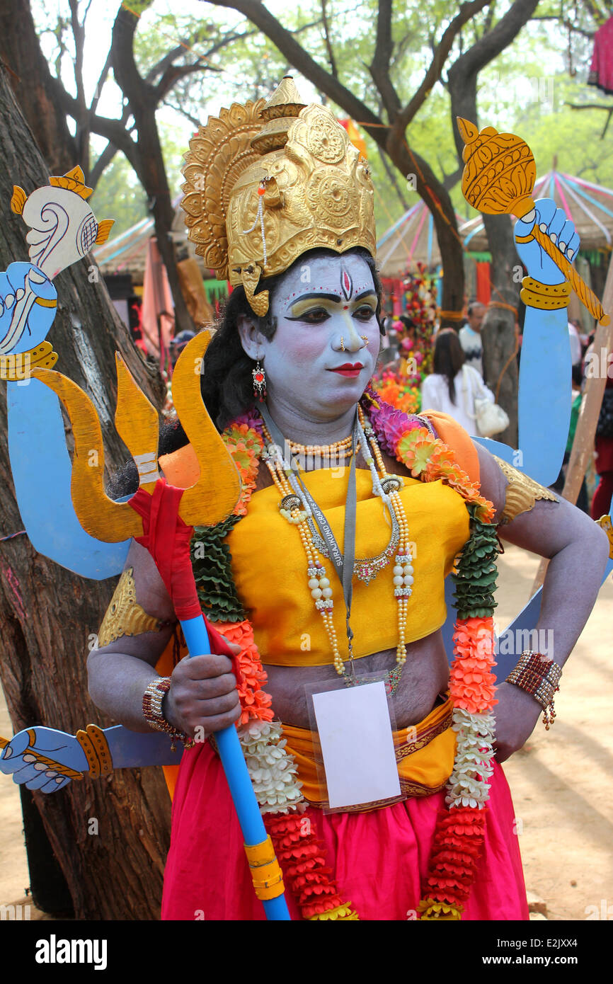 FAIRE SURJAJKUND, HARYANA - FEB 12: Künstler in Vishnu Avatar Surajkund Mela Stockfoto