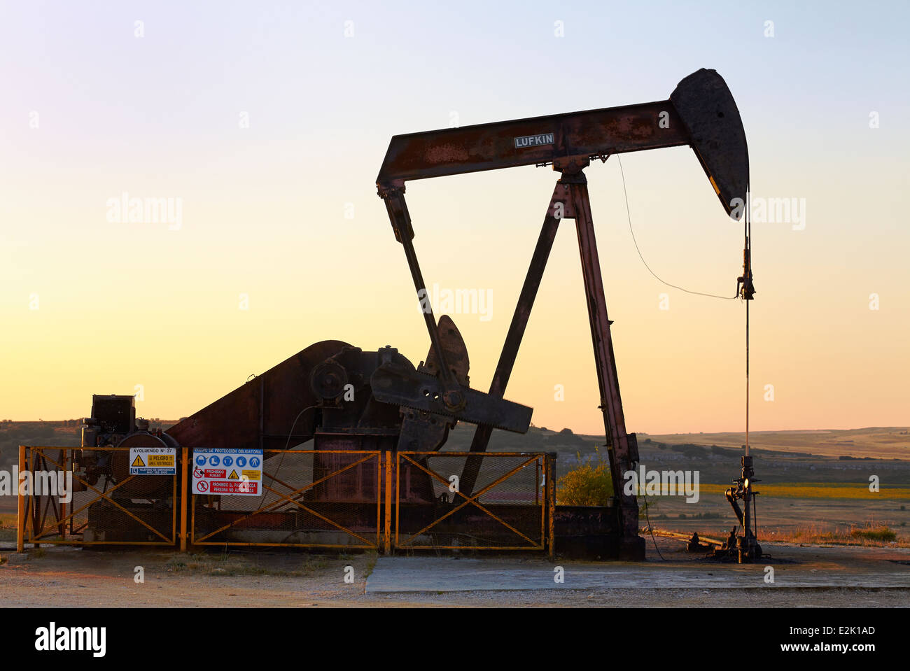Oil well at Ayoluengo de la Lora. Sargentes, Burgos, Castile and Leon, Spain. Stockfoto