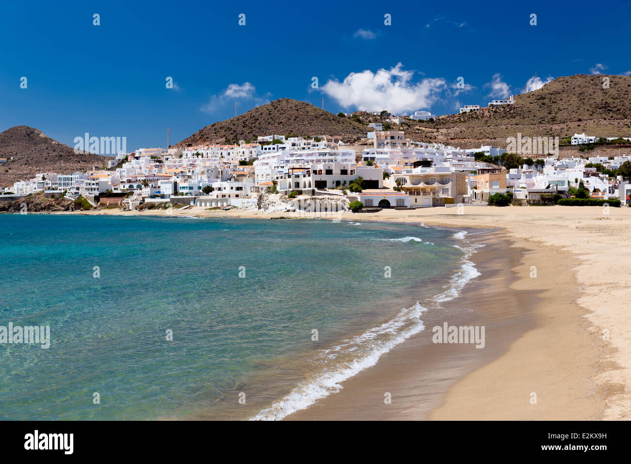 Dorf in Andalusien am Meer, Cabo de Gata, Spanien Stockfoto