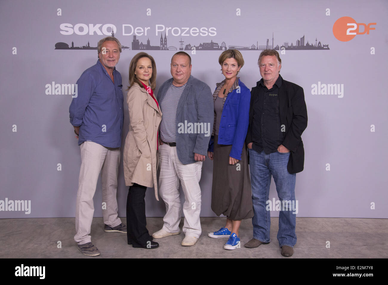 Gerd Silberbauer, Sissy Hoefferer, Udo Kroschwald, Astrid M. Fuenderich, Andreas Schmidt-Schaller bei einem Fototermin eine spezielle Mini-Serie des ZDF TV Kriminalität fördern zeigen unter dem Titel SOKO SOKO: Der Prozess.  Wo: Hamburg, Deutschland bei: 19. August 2013 Stockfoto