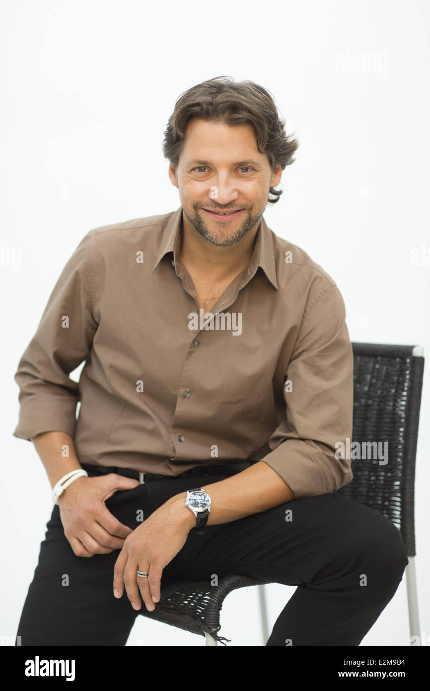 Patrick Bach bei einem Fototermin für ARD-ZDF-Serie "Rote Rosen" in den Briese Studios.  Wo: Hamburg, Deutschland bei: 02 September 2013 C Stockfoto