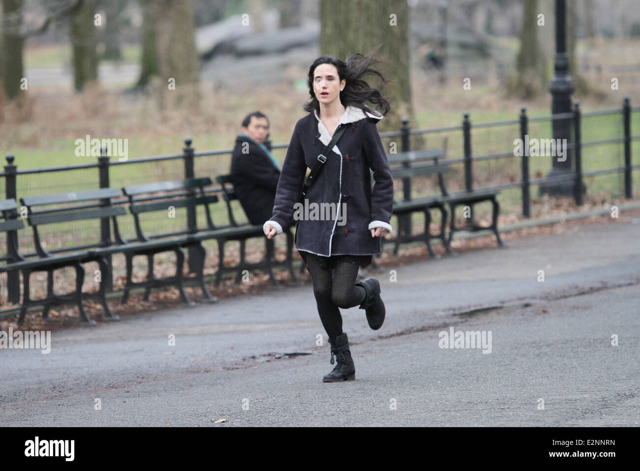 Schauspieler am Set von "Winter Tale" Dreharbeiten im Central Park in Manhattan. Der Film ist ein Fantasy-Märchen-Set in die Gegenwart und die 19. Jahrhundert und Zentren auf ein Verbrecher, einem fliegenden weißen Pferd und eine sterbende Mädchen.  Mit: Jennifer Connelly wo: New York City, NY, USA bei: 15. Januar 2013 Stockfoto