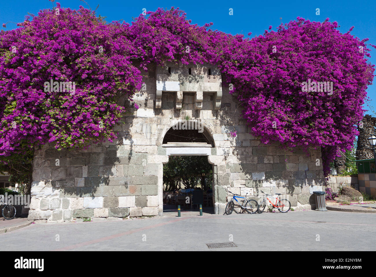 Das alte Tor der griechischen und römischen Stadt auf der Insel Kos in Griechenland Stockfoto