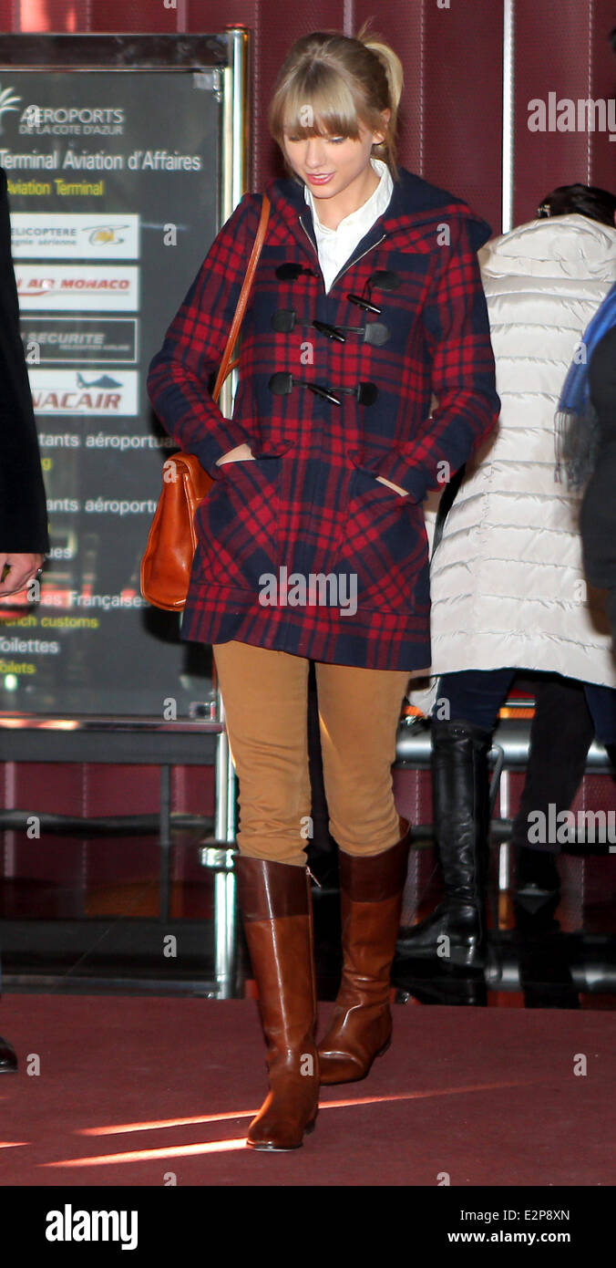 Taylor Swift kommt in Nizza International Airport mit: Taylor Swift wo: Nizza, Côte d ' Azur, Frankreich bei: 25. Januar 2013 Stockfoto