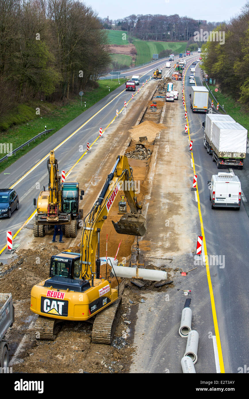 Autobahn-Baustelle auf der Autobahn 535 in Wülfrath, Ausbau des Zentrums Streifen, Verlegung von Abwasserleitungen, Stockfoto