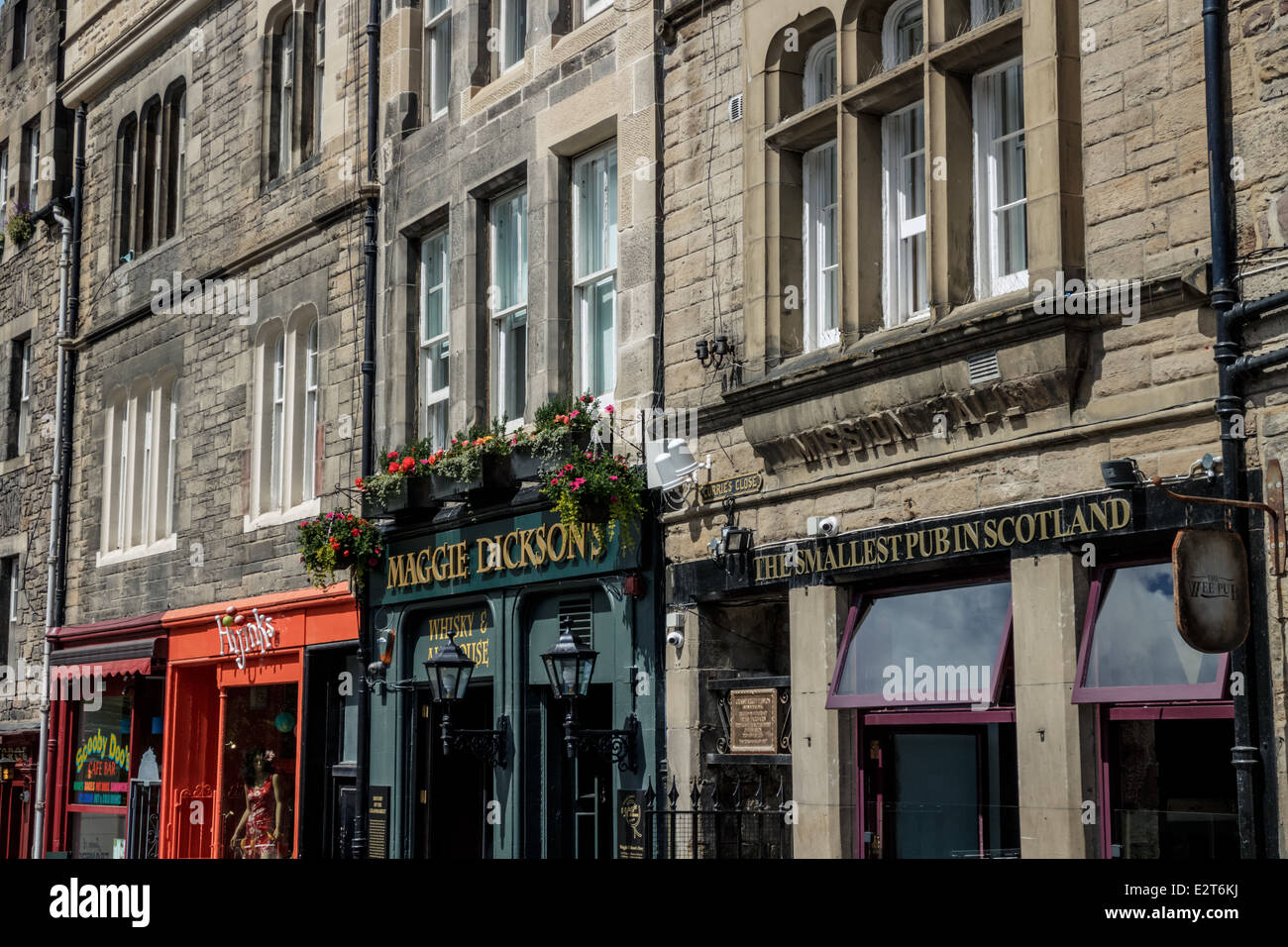 Kneipen, Shop und Café außen in der Grassmarket Edinburgh Stockfoto