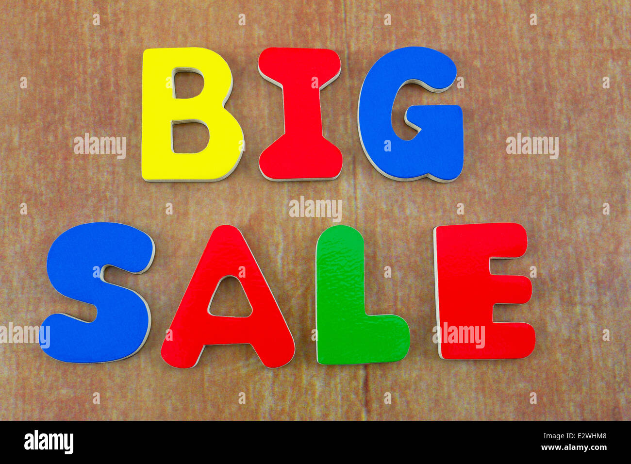 Big Verkauf mit bunten Buchstaben geschrieben Stockfoto