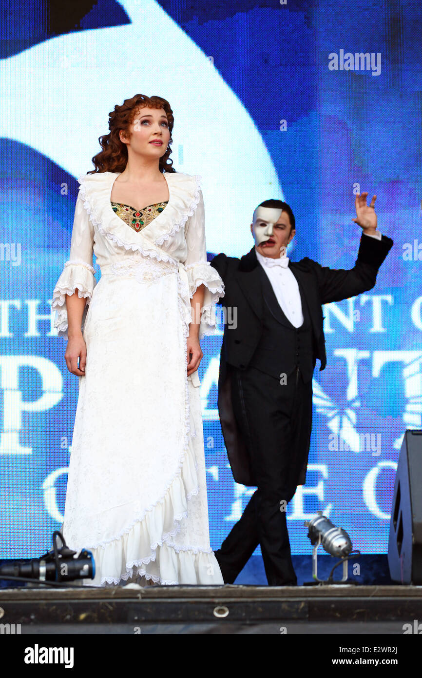 London, UK. 21. Juni 2014. Scott Davies und Harriet Jones aus der Besetzung von Phantom und der Oper im West End Live am Trafalgar Square in London, eine kostenlose Veranstaltung für die Öffentlichkeit, die vom Londoner West End Musicals präsentiert. Bildnachweis: Paul Brown/Alamy Live-Nachrichten Stockfoto
