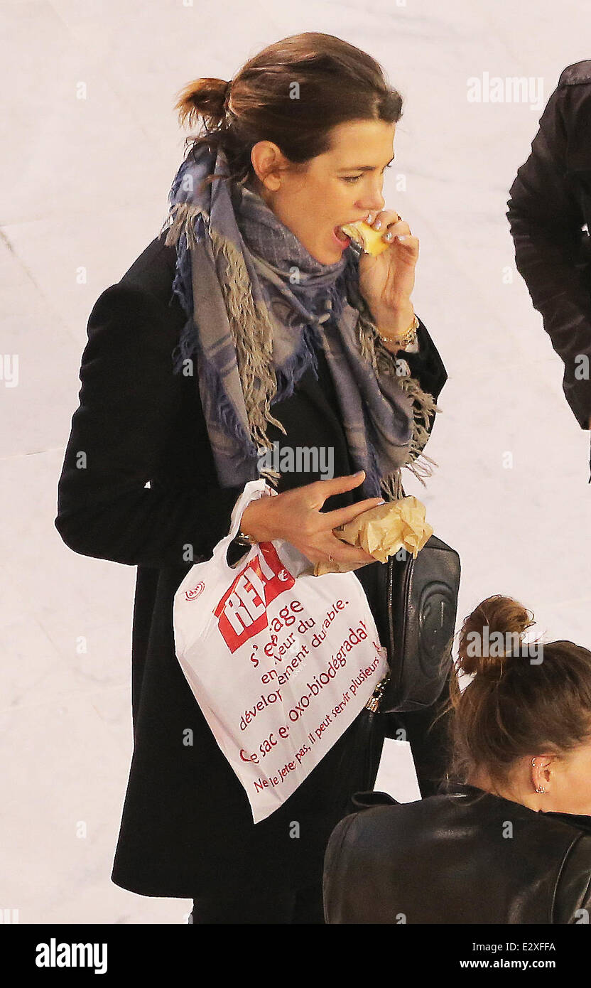 Charlotte Casiraghi und Gad Elmaleh am Flughafen von Nizza nach dem Besuch der Rosenball Monaco Monte-Carlo mit: Charlotte Casiraghi Where: Nizza, Frankreich: 24. März 2013 Stockfoto