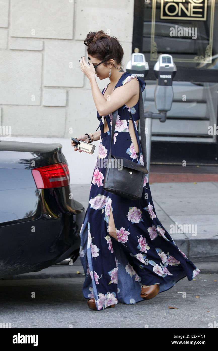 Vanessa Hudgens Verlasst Nine Zero One Friseursalon West Hollywood Mit Vanessa Hudgens Where Los Angeles California Vereinigte Staaten Von Amerika Bei 27 Marz 13 Stockfotografie Alamy Vanessa Hudgens Verlasst Nine Zero One Friseursalon West Hollywood Mit Vanessa Hudgens Where Los Angeles California Vereinigte Staaten Von Amerika Bei 27 Marz 13 Stockfotografie Alamy