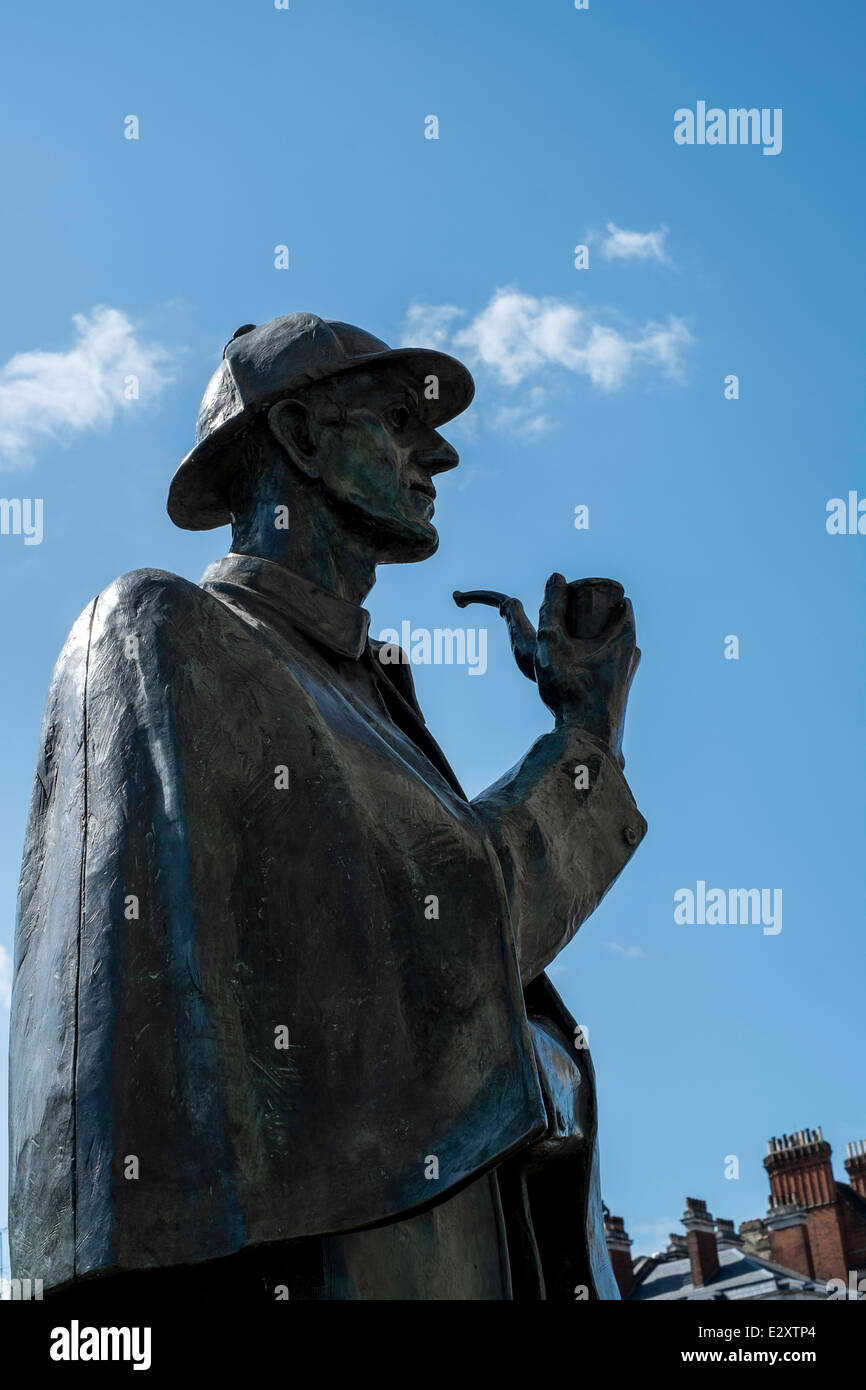 Statue von Sherlock Holmes von Baker Street Station, London, Vereinigtes Königreich Stockfoto