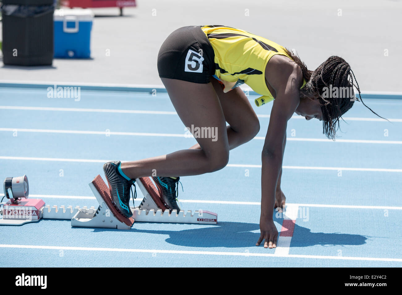 In den Startlöchern für die Metro 4X400M Damenstaffel beim 2014 Adidas Track &amp; Field-Grand-Prix. Stockfoto