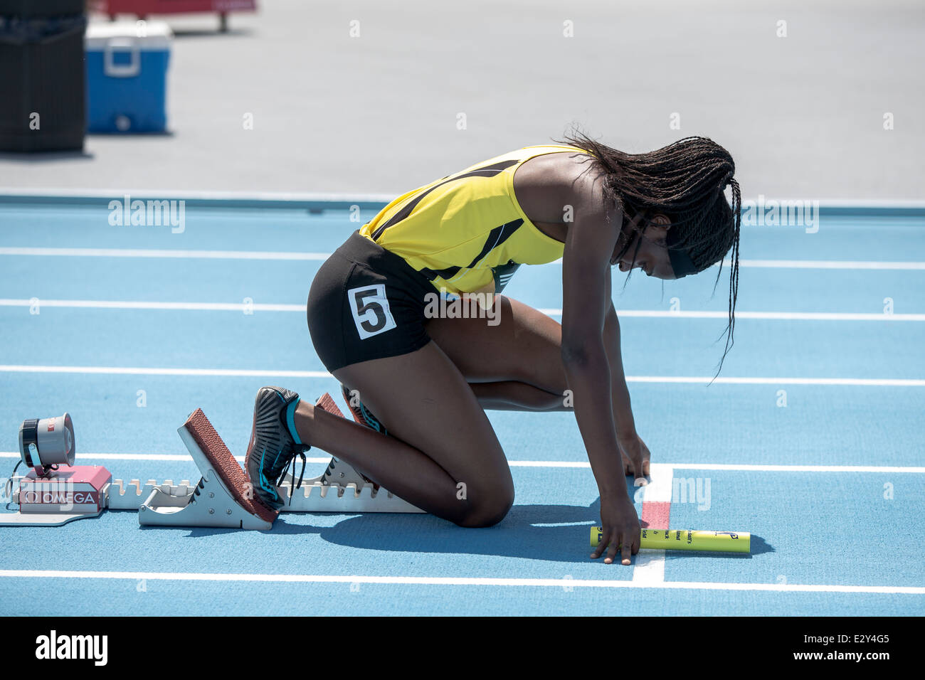In den Startlöchern für die Metro 4X400M Damenstaffel beim 2014 Adidas Track &amp; Field-Grand-Prix. Stockfoto