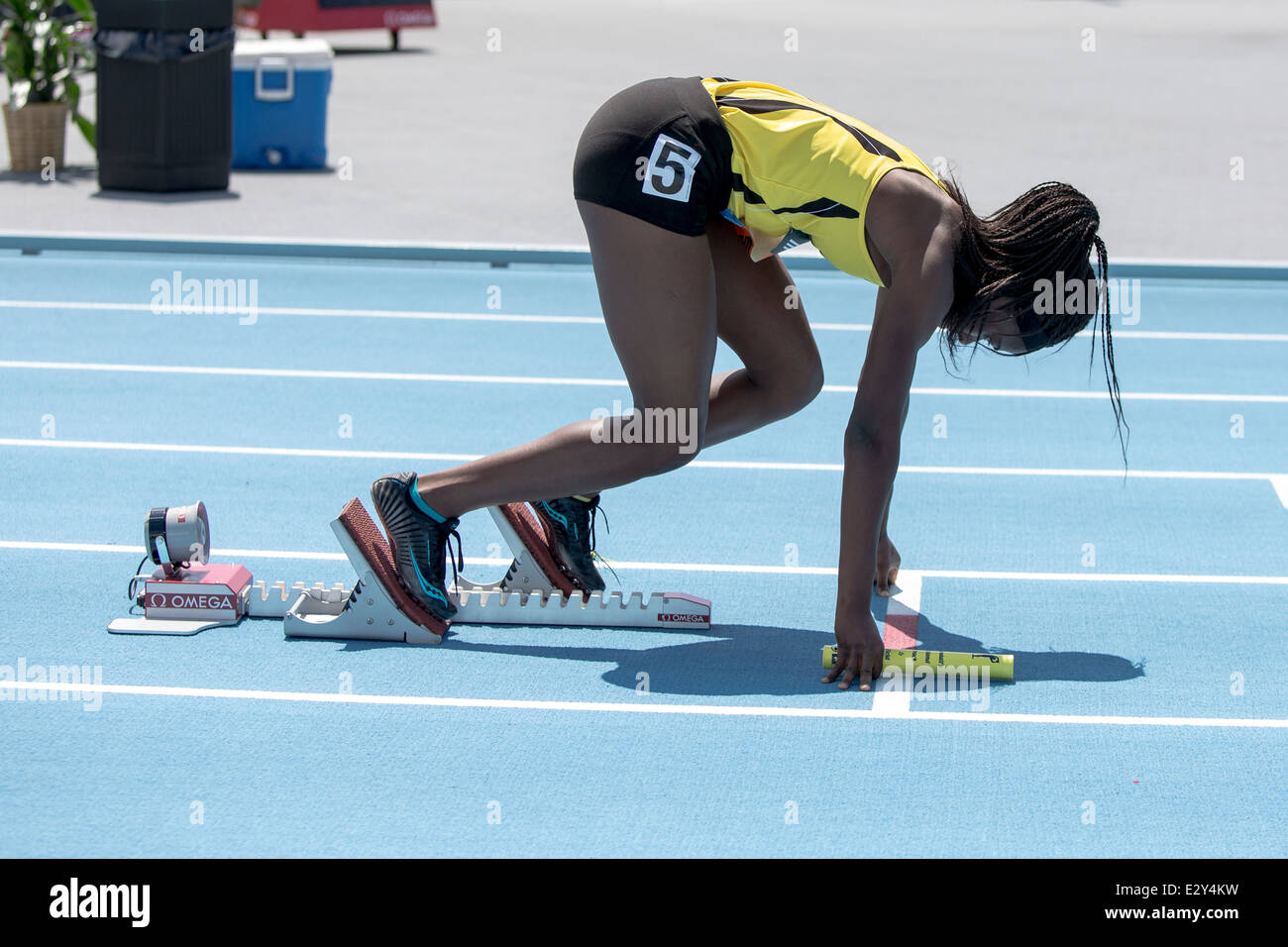 In den Startlöchern für die Metro 4X400M Damenstaffel beim 2014 Adidas Track &amp; Field-Grand-Prix. Stockfoto