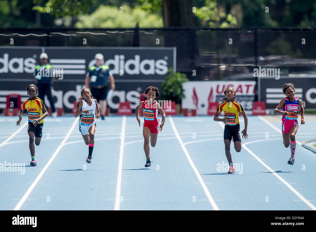 Schnellste Kids in New York City: Mädchen beim 2014 Adidas Leichtathletik Grand Prix. Stockfoto