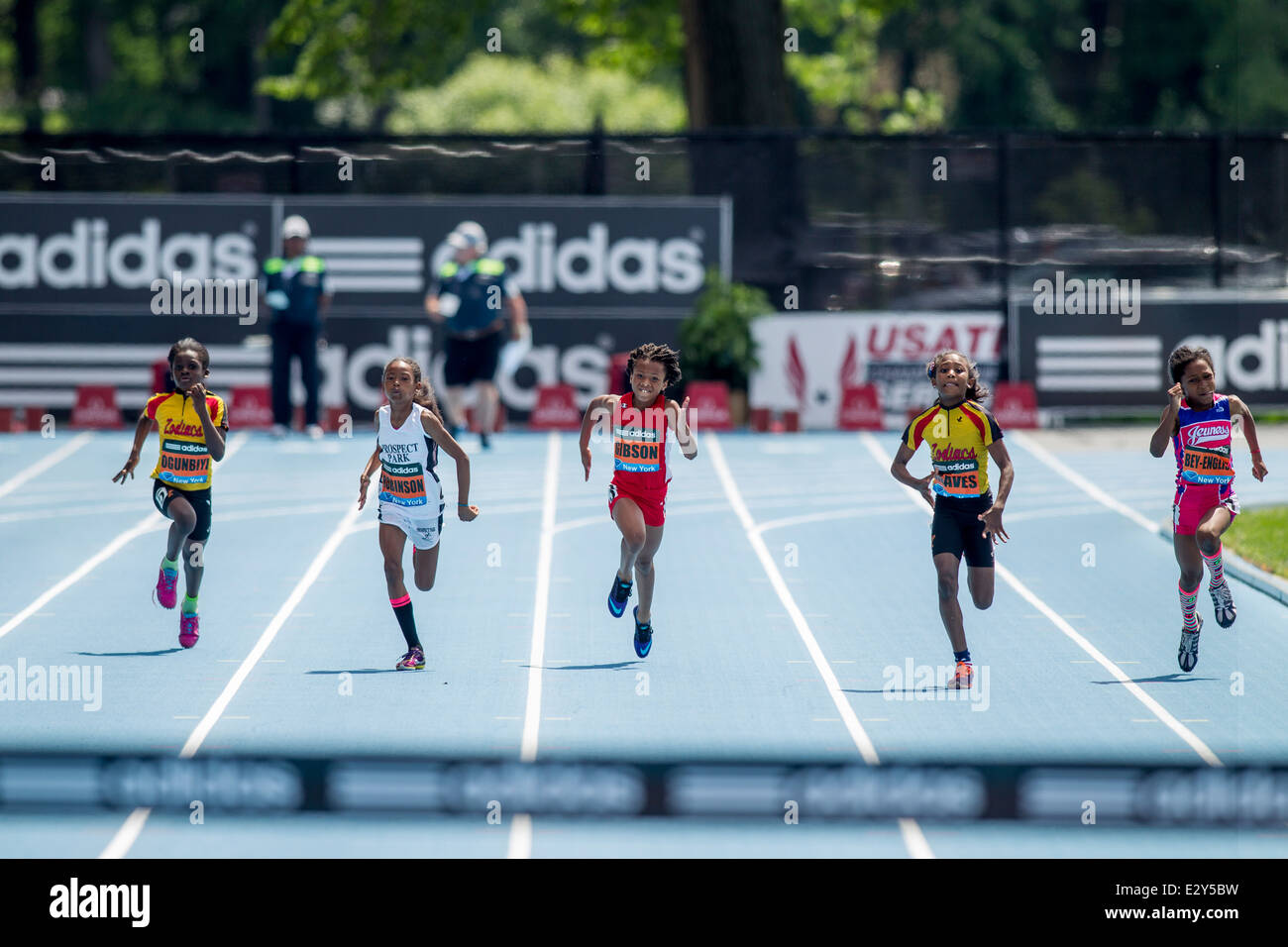 Schnellste Kids in New York City: Mädchen beim 2014 Adidas Leichtathletik Grand Prix. Stockfoto