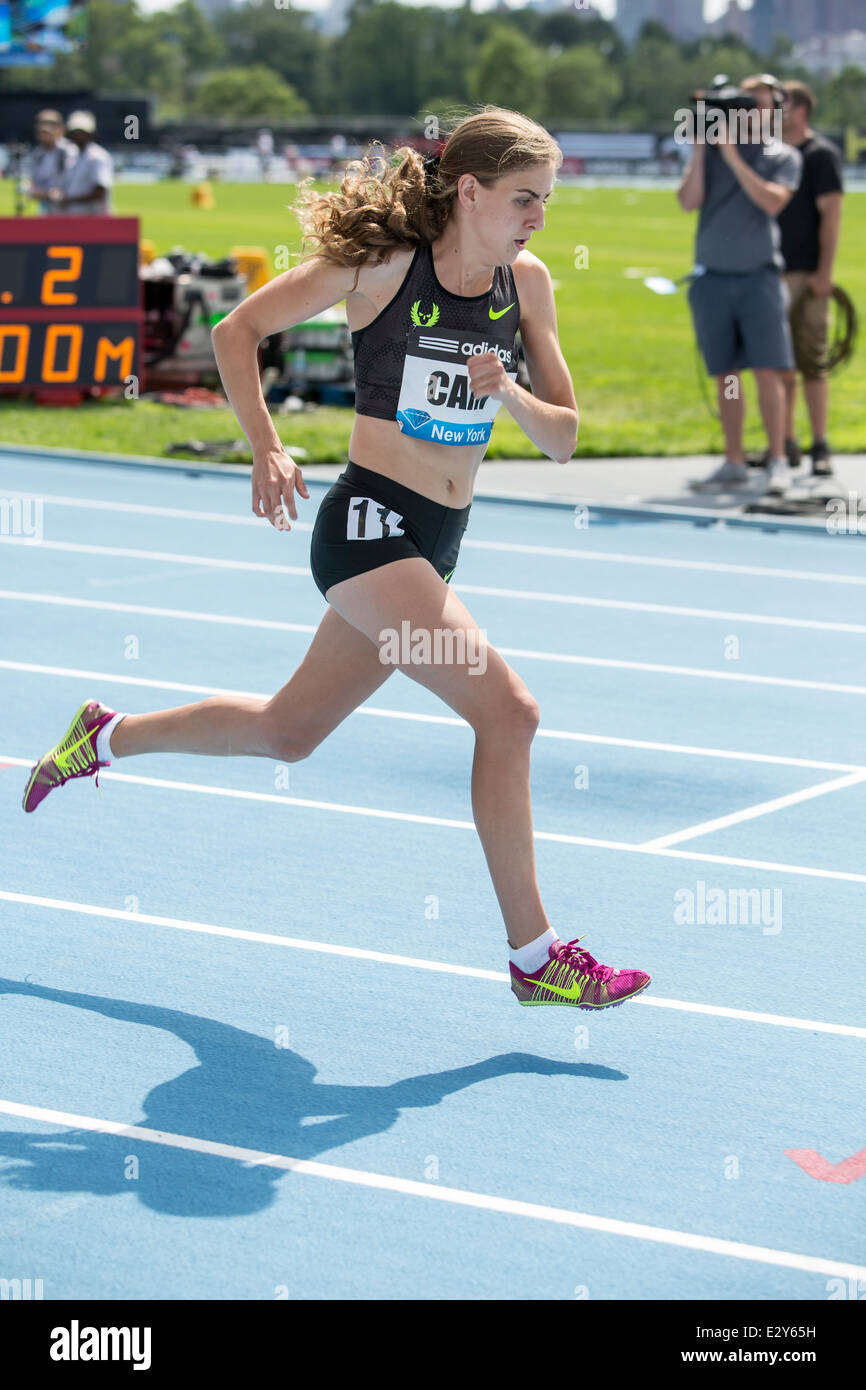 Mary Kain (USA) im Wettbewerb in der 800m auf der 2014 Adidas Track &amp; Field-Grand-Prix. Stockfoto