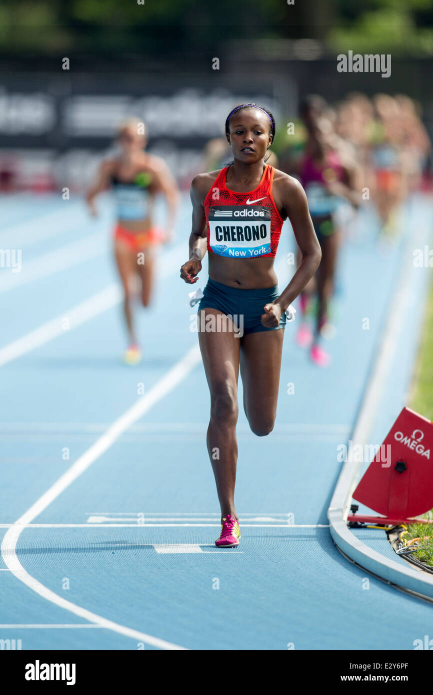 Barmherzigkeit Cherono (KEN) von den Frauen 3000 m beim 2014 Adidas Leichtathletik Grand Prix Sieger. Stockfoto