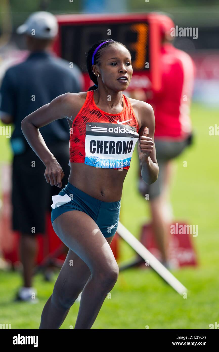 Barmherzigkeit Cherono (KEN) von den Frauen 3000 m beim 2014 Adidas Leichtathletik Grand Prix Sieger. Stockfoto