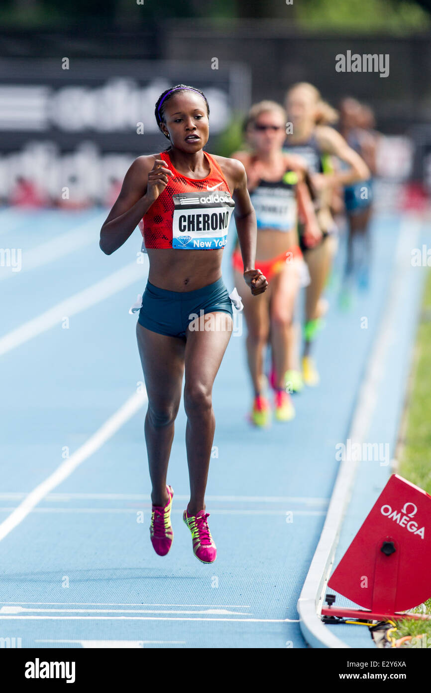 Barmherzigkeit Cherono (KEN) von den Frauen 3000 m beim 2014 Adidas Leichtathletik Grand Prix Sieger. Stockfoto