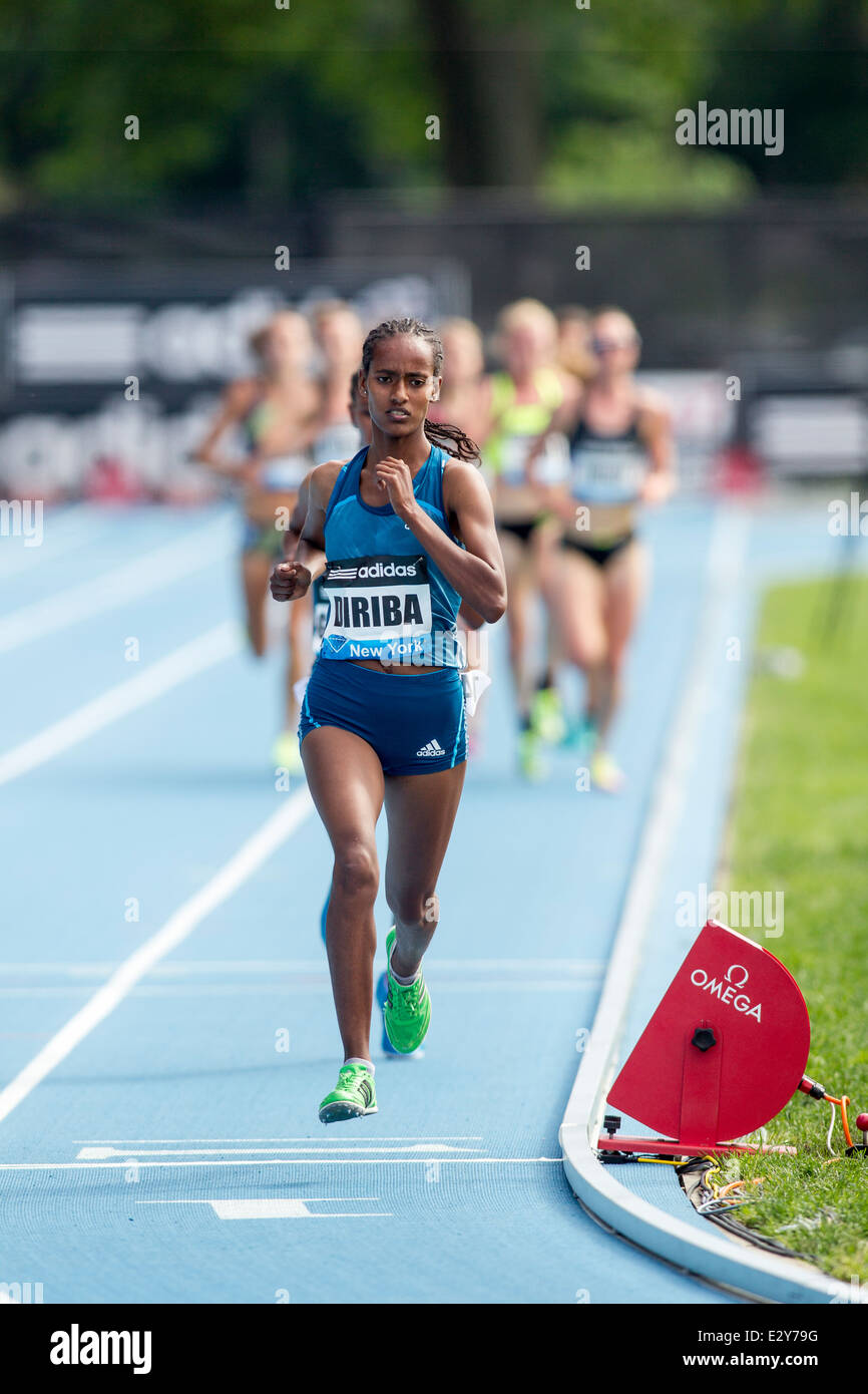 Buze Diriba (ETH) im Wettbewerb mit den Frauen 3000 m bei den 2014, Adidas Track &amp; Field-Grand-Prix. Stockfoto