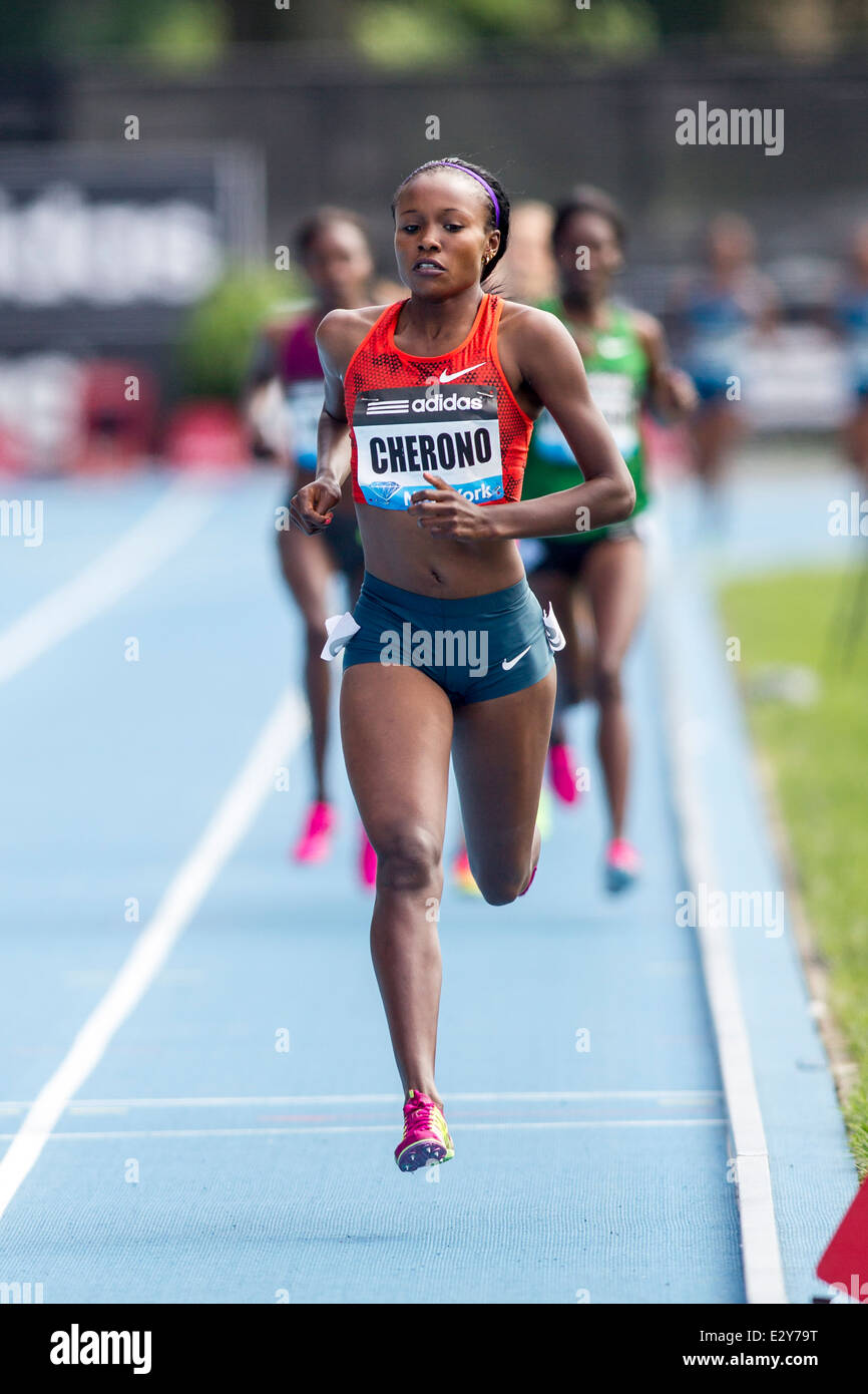 Barmherzigkeit Cherono (KEN) von den Frauen 3000 m beim 2014 Adidas Leichtathletik Grand Prix Sieger. Stockfoto