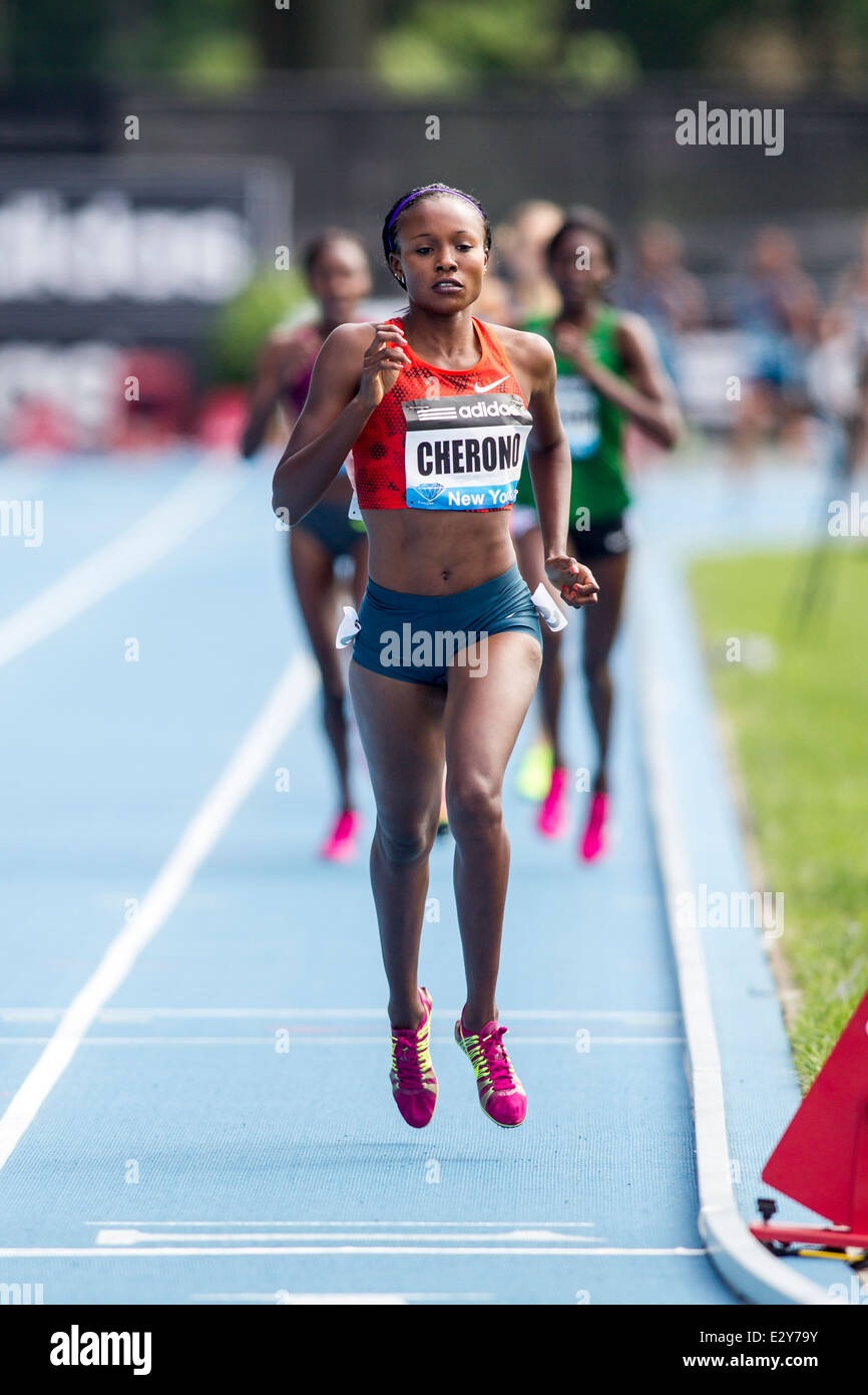 Barmherzigkeit Cherono (KEN) von den Frauen 3000 m beim 2014 Adidas Leichtathletik Grand Prix Sieger. Stockfoto