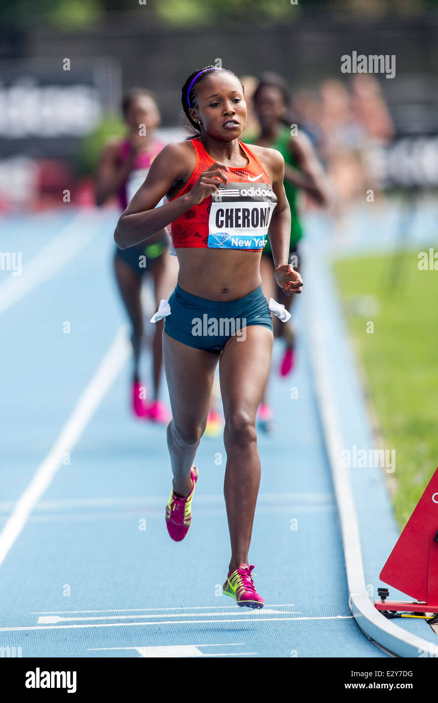 Barmherzigkeit Cherono (KEN) von den Frauen 3000 m beim 2014 Adidas Leichtathletik Grand Prix Sieger. Stockfoto