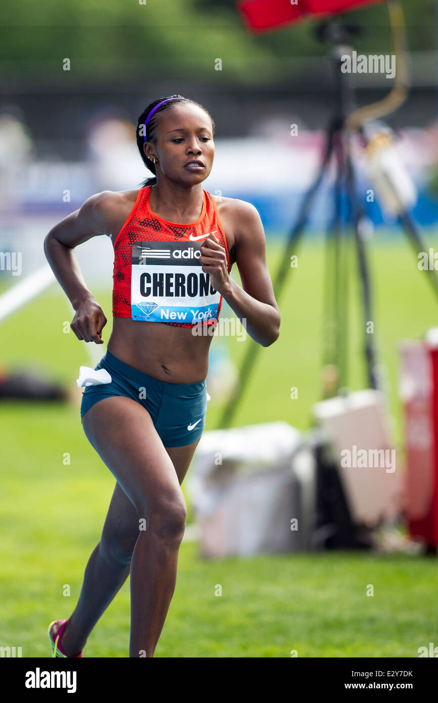 Barmherzigkeit Cherono (KEN) von den Frauen 3000 m beim 2014 Adidas Leichtathletik Grand Prix Sieger. Stockfoto