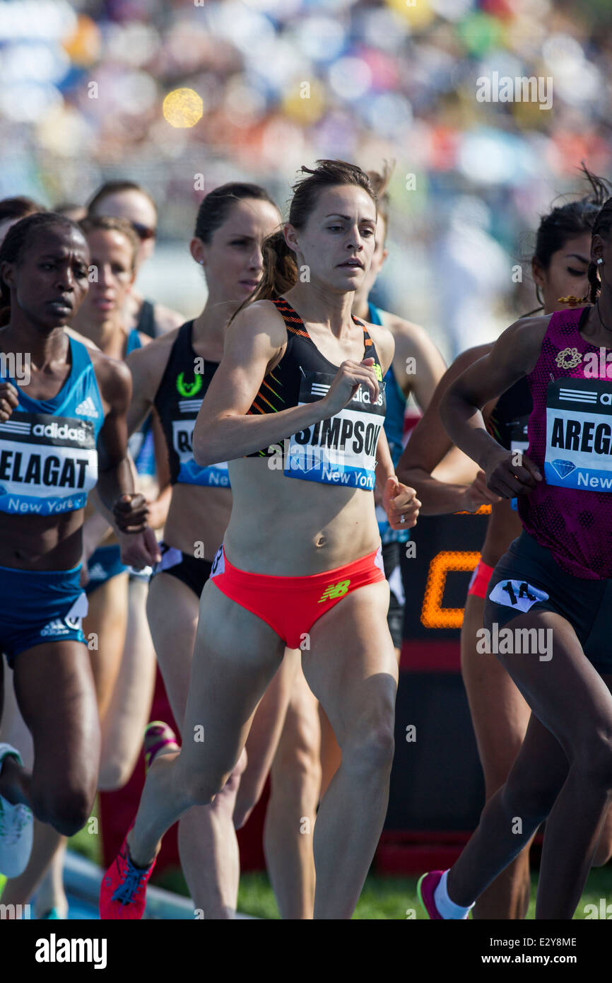 Jennifer Simpson (USA) im Wettbewerb mit den Frauen 1500 m bei den 2014 Adidas Track &amp; Field-Grand-Prix. Stockfoto