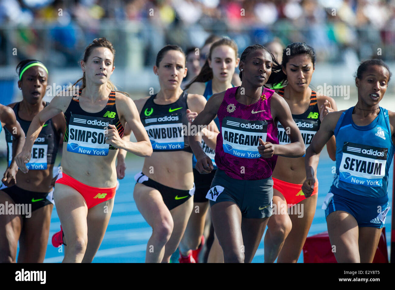 Jennifer Simpson (USA) im Wettbewerb mit den Frauen 1500 m bei den 2014 Adidas Track &amp; Field-Grand-Prix. Stockfoto