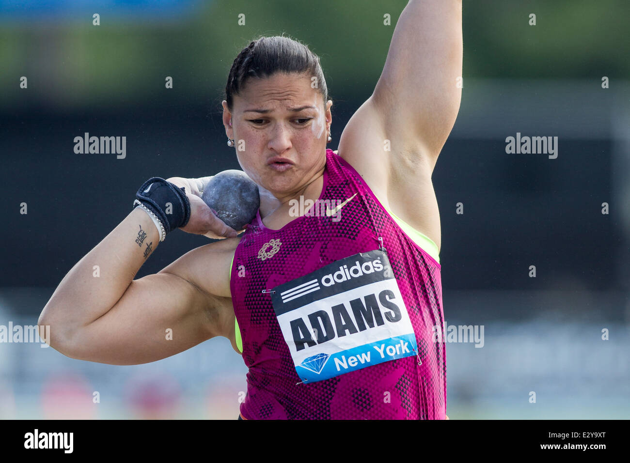 Valerie Adams Nzl Im Wettbewerb Im Kugelstossen Der Damen 2014 Adidas Track Amp Field Grand Prix Stockfotografie Alamy