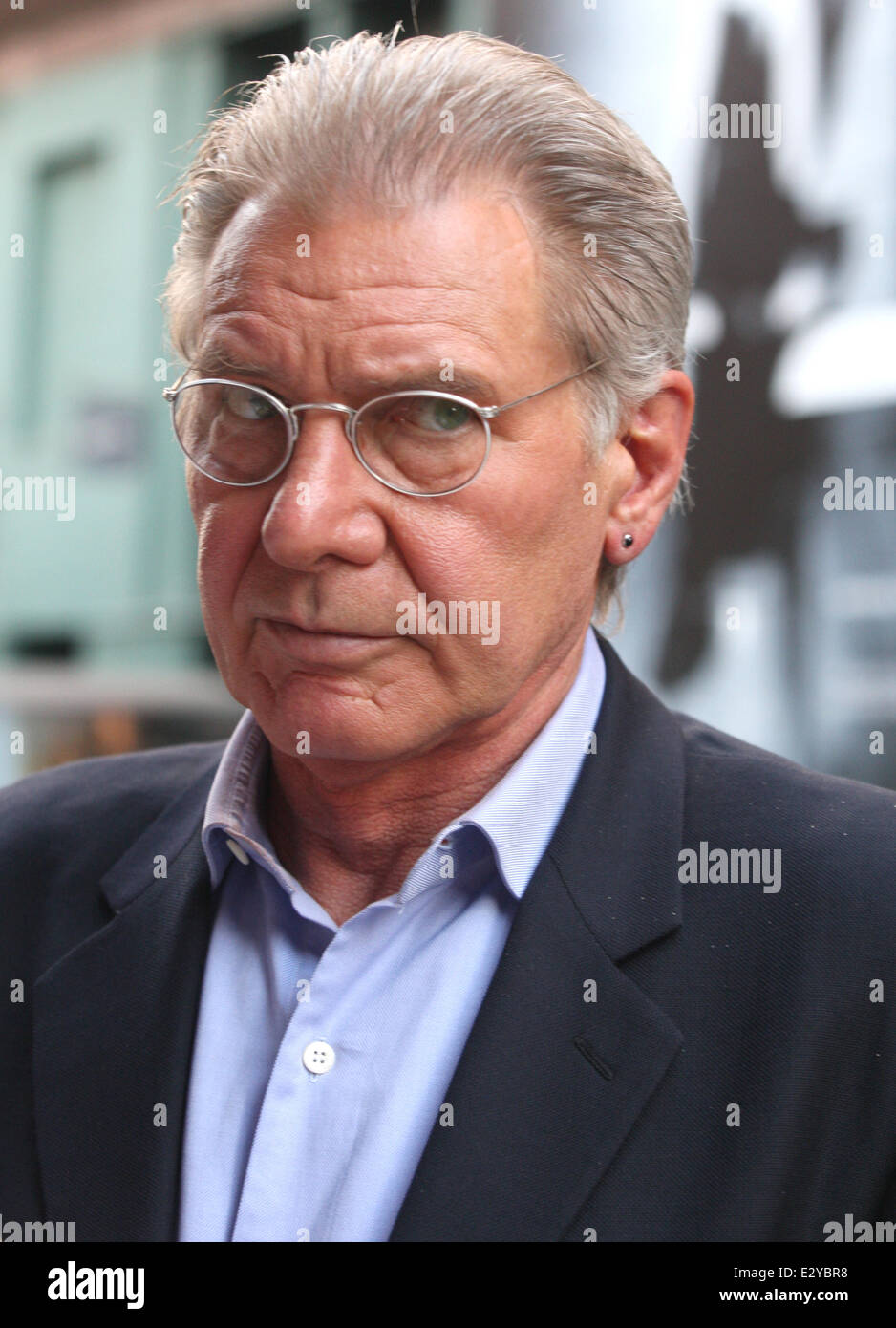 Harrison Ford mit Draht umrandeten Brille, verlässt seine Hotel-Featuring: Harrison Ford wo: New York City, USA: 8. April 2013 Stockfoto