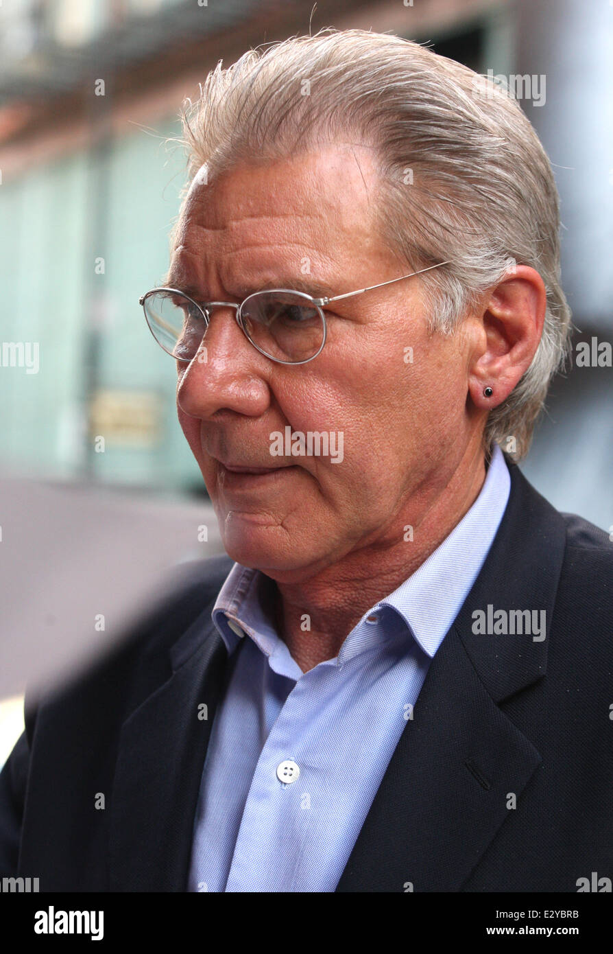 Harrison Ford mit Draht umrandeten Brille, verlässt seine Hotel-Featuring: Harrison Ford wo: New York City, USA: 8. April 2013 Stockfoto