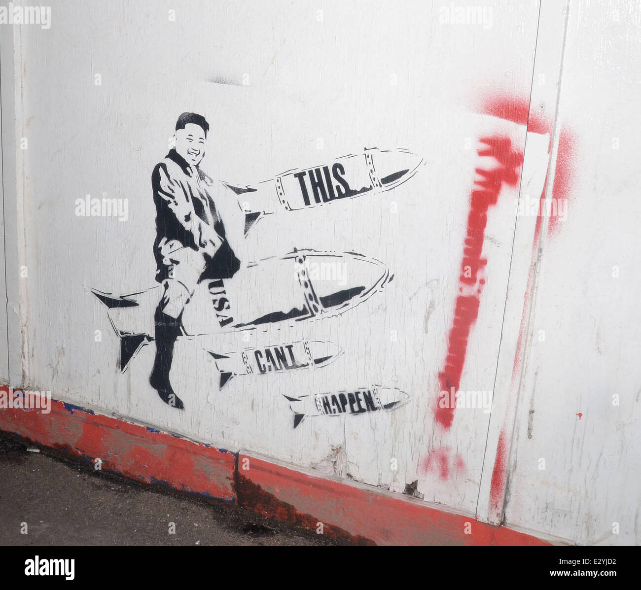 Street-Art Arbeit von Kim Jong-un, eine Rakete "This USA can't Happen" Eastcastle Straße mit Reiten: Kim Jong-un wo: Lond Stockfoto