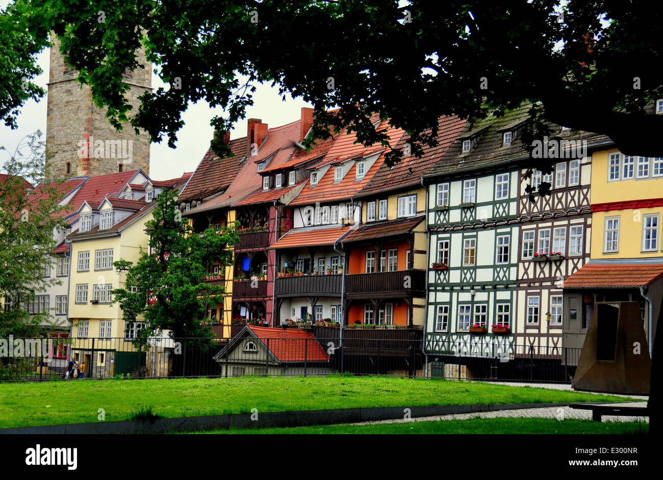 ERFURT, Deutschland: 16.-19. Jahrhundert Fachwerkhäuser errichtet auf 1325 Kramerbrucke (Kramer-Brücke) Stockfoto