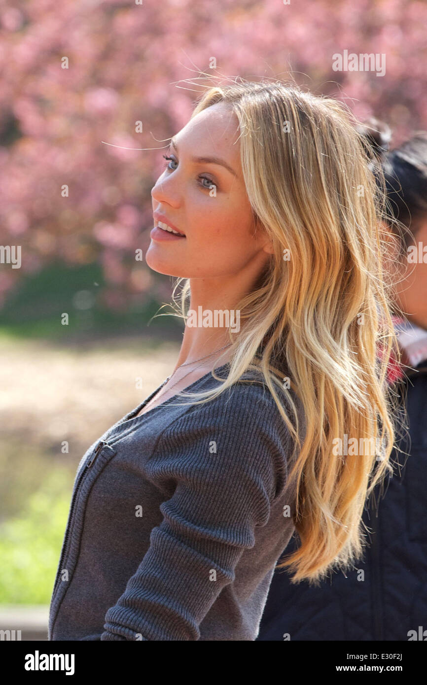 Candice Swanepoel stellt für einen Victorias Secret Katalog