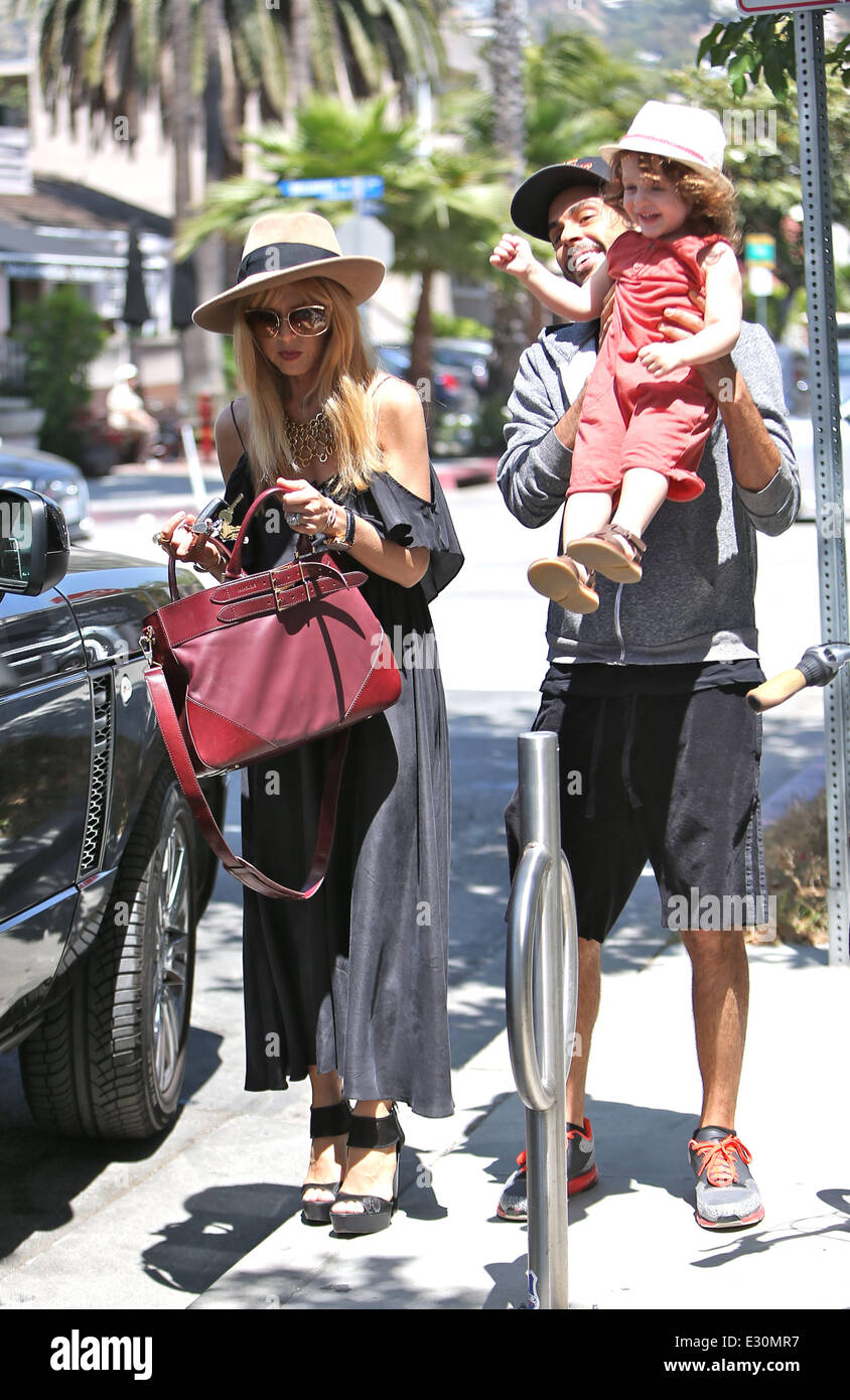 Rachel Zoe und ihrem Sohn, Skylar verlassen Kitson auf Melrose Avenue mit: Rachel Zoe, Skylar Berman wo: Los Angeles, California, Vereinigte Staaten von Amerika bei: 26. April 2013 Stockfoto