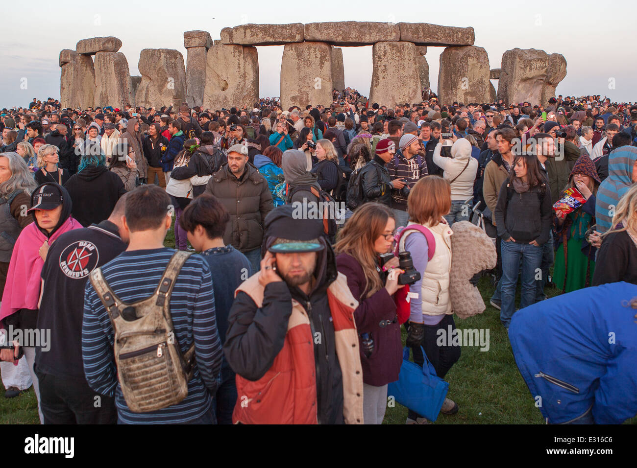 Sommer-Sonnenwende, in Stonehenge, Wiltshire, England. Stockfoto