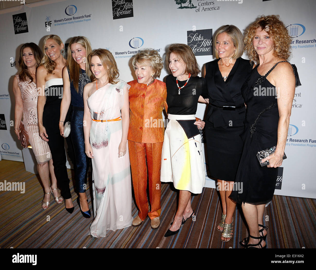 16. Jahrestagung EIF Women'' s Cancer Research Fund "ein unvergesslicher Abend" präsentiert von Saks Fifth Avenue an der Beverly Wilshire Hotel Featuring: Rita Wilson, Jaime Tisch, Quinn Ezralow, Kylie Minogue, Anne Douglas, Marion Laurie, Kelly Meyer, Kate Capshaw Whe Stockfoto