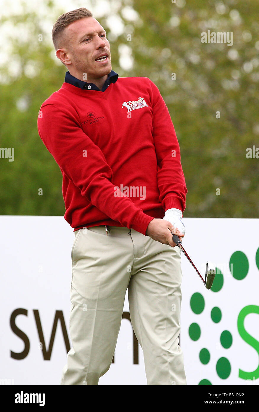 Prominente konkurrieren in der Promi-Cup-Golfturnier im Rahmen von Golf Live im Celtic Manor Hotel und Golfplatz Featuring: Craig Bellamy wo: Newport, Wales wann: 12. Mai 2013 Stockfoto